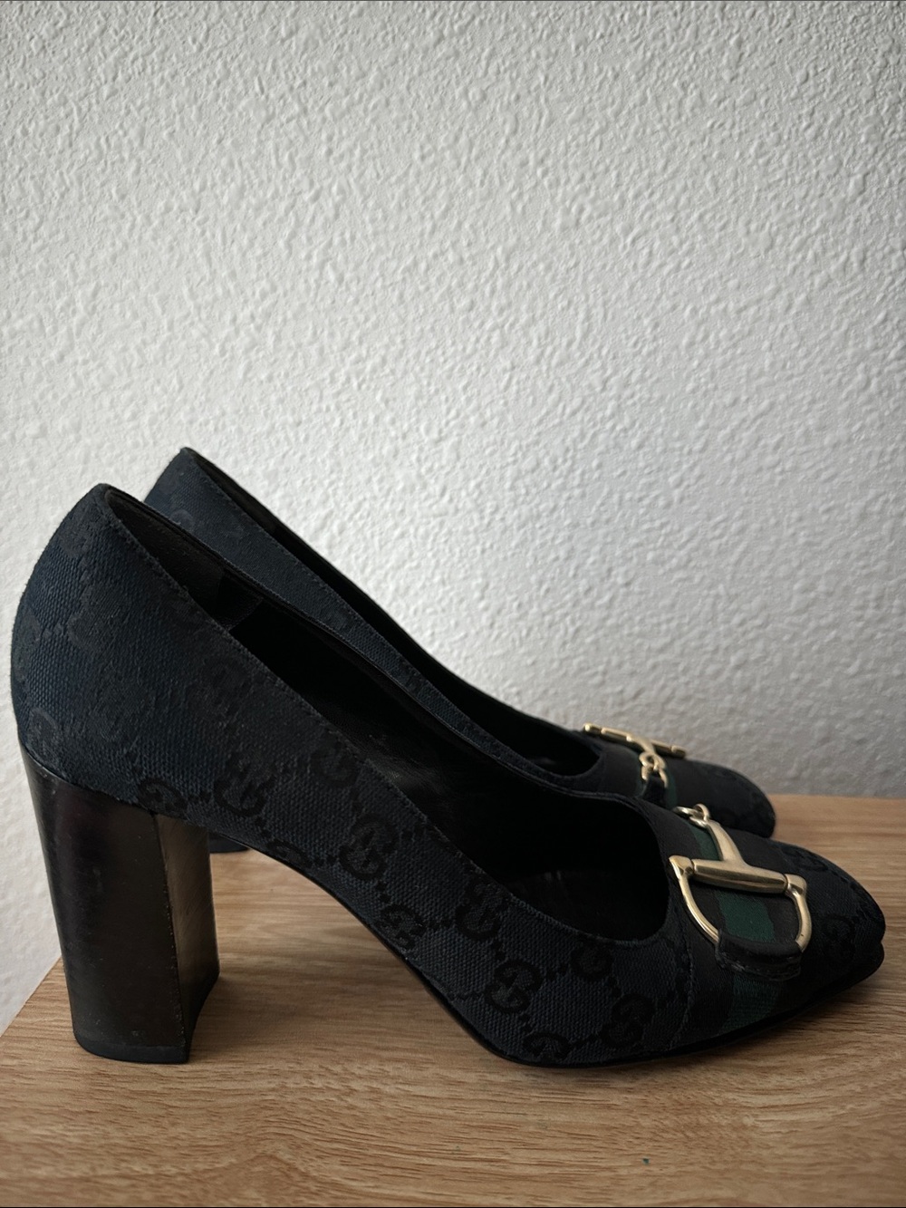 Gucci Black Pumps with Gold Horsebit and Green Web Accent